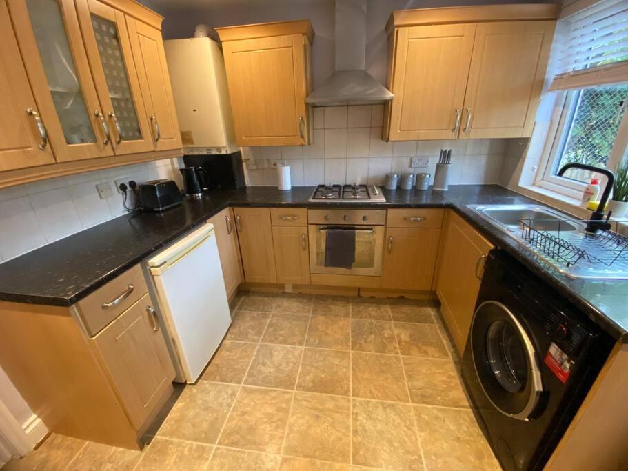 Spacious 2 Bedroom Flat Londen Buitenkant foto