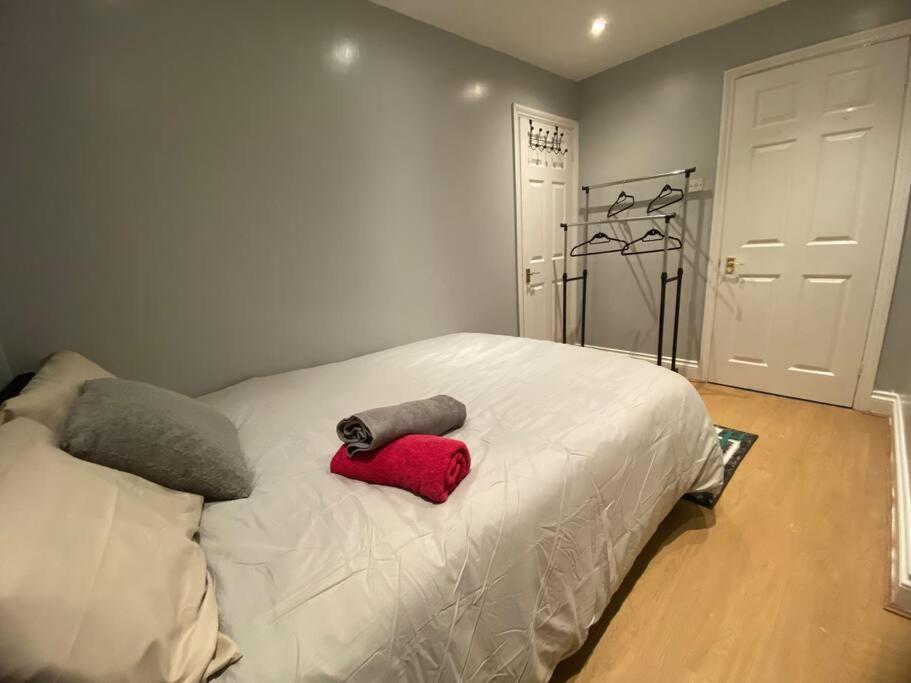 Spacious 2 Bedroom Flat Londen Buitenkant foto