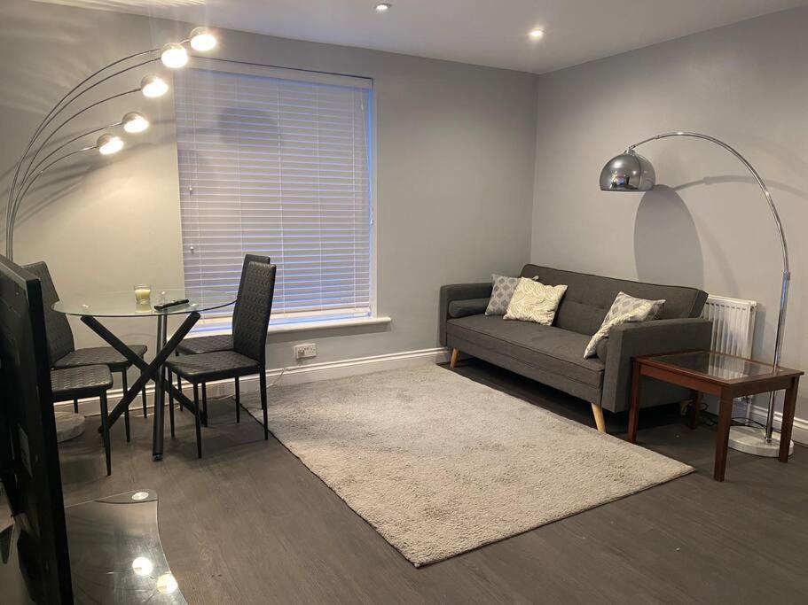 Spacious 2 Bedroom Flat Londen Buitenkant foto